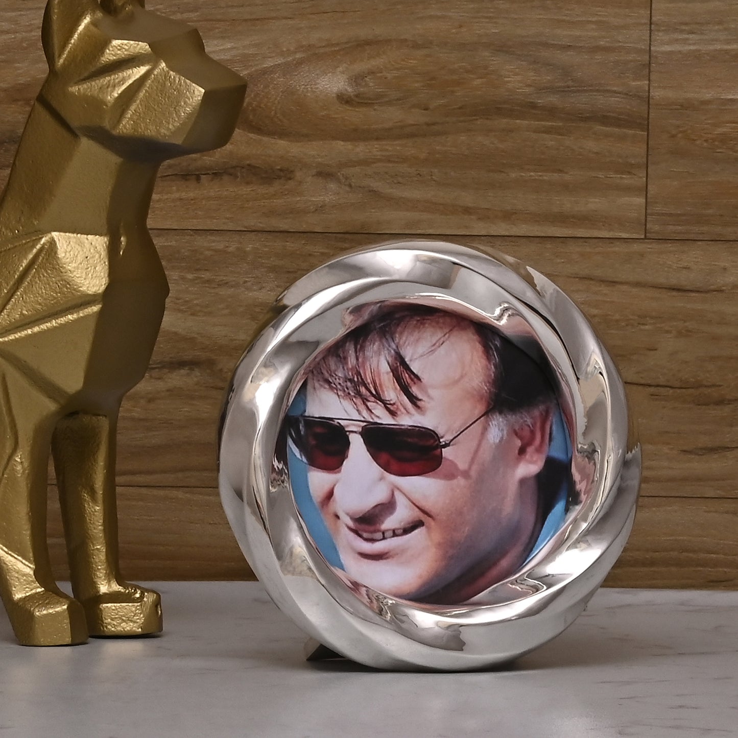 Mobius Round Photoframe