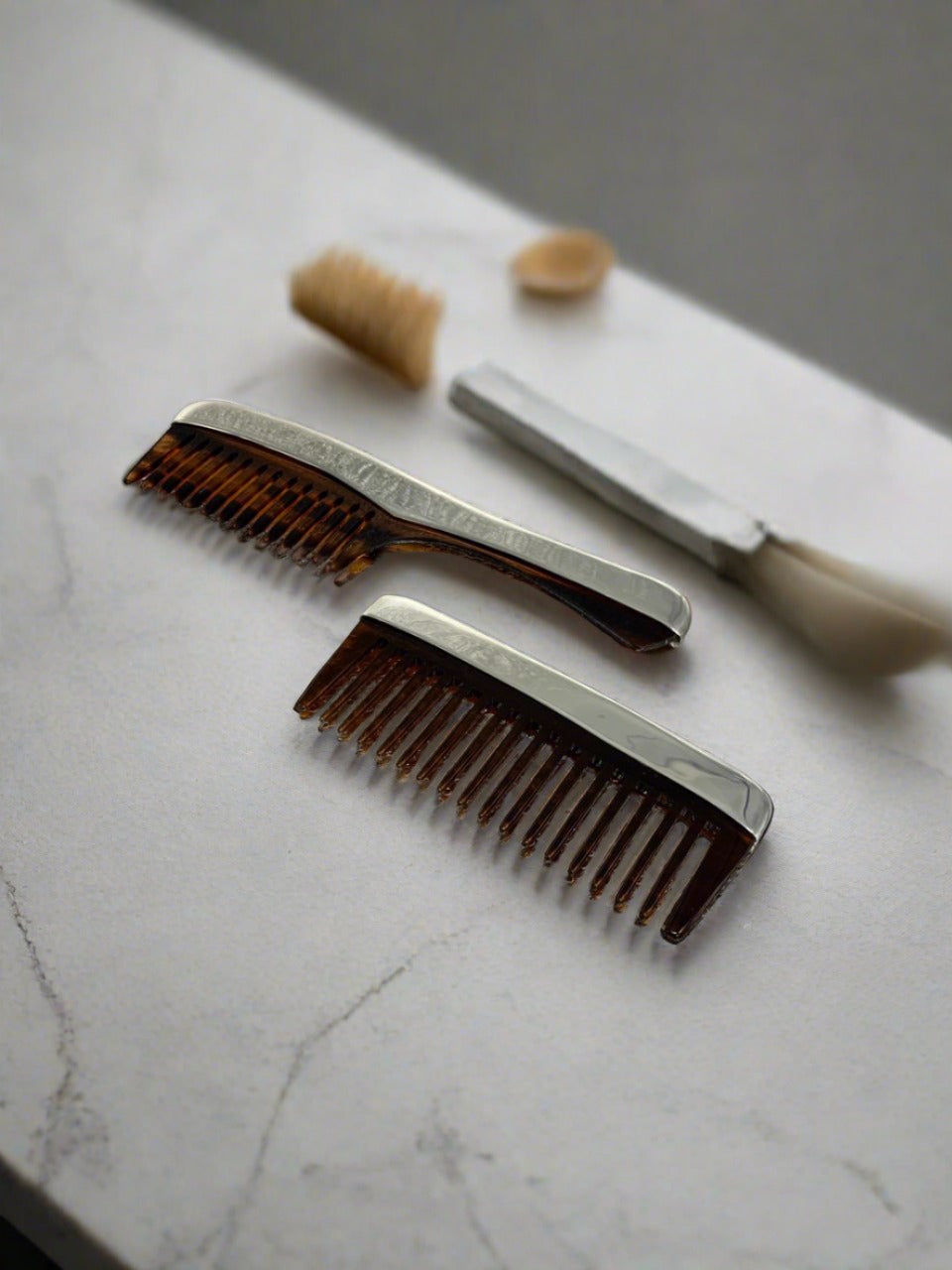 Comb with handle