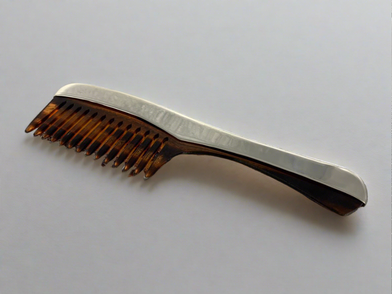 Comb with handle