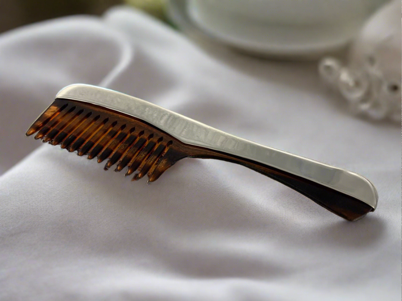 Comb with handle