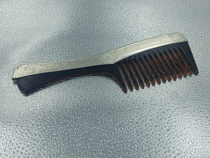 Comb with handle